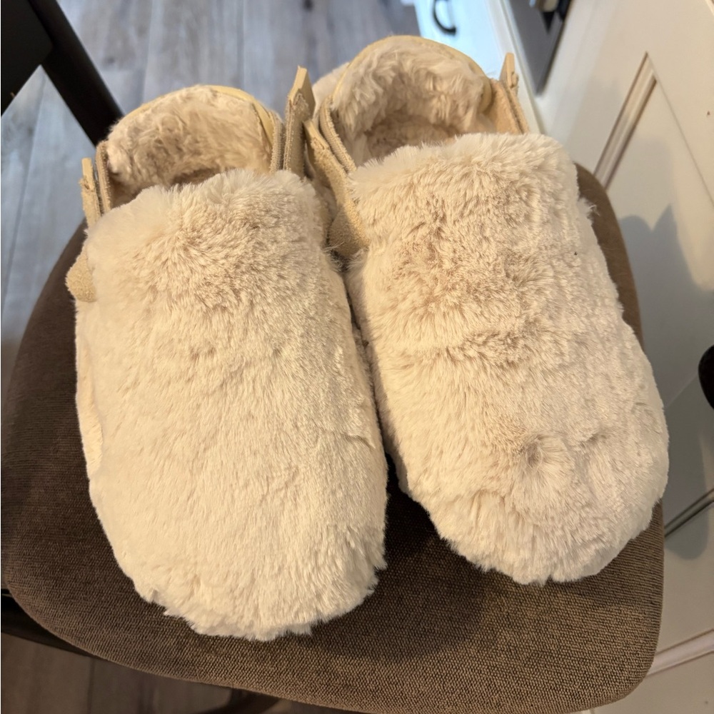 Nike Calm Slipper , Cream , Fuzzy Womens  Slippers size 7